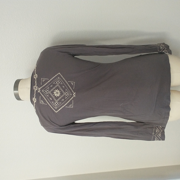 Johnny Was Embroidered Tee. - Picture 2 of 8